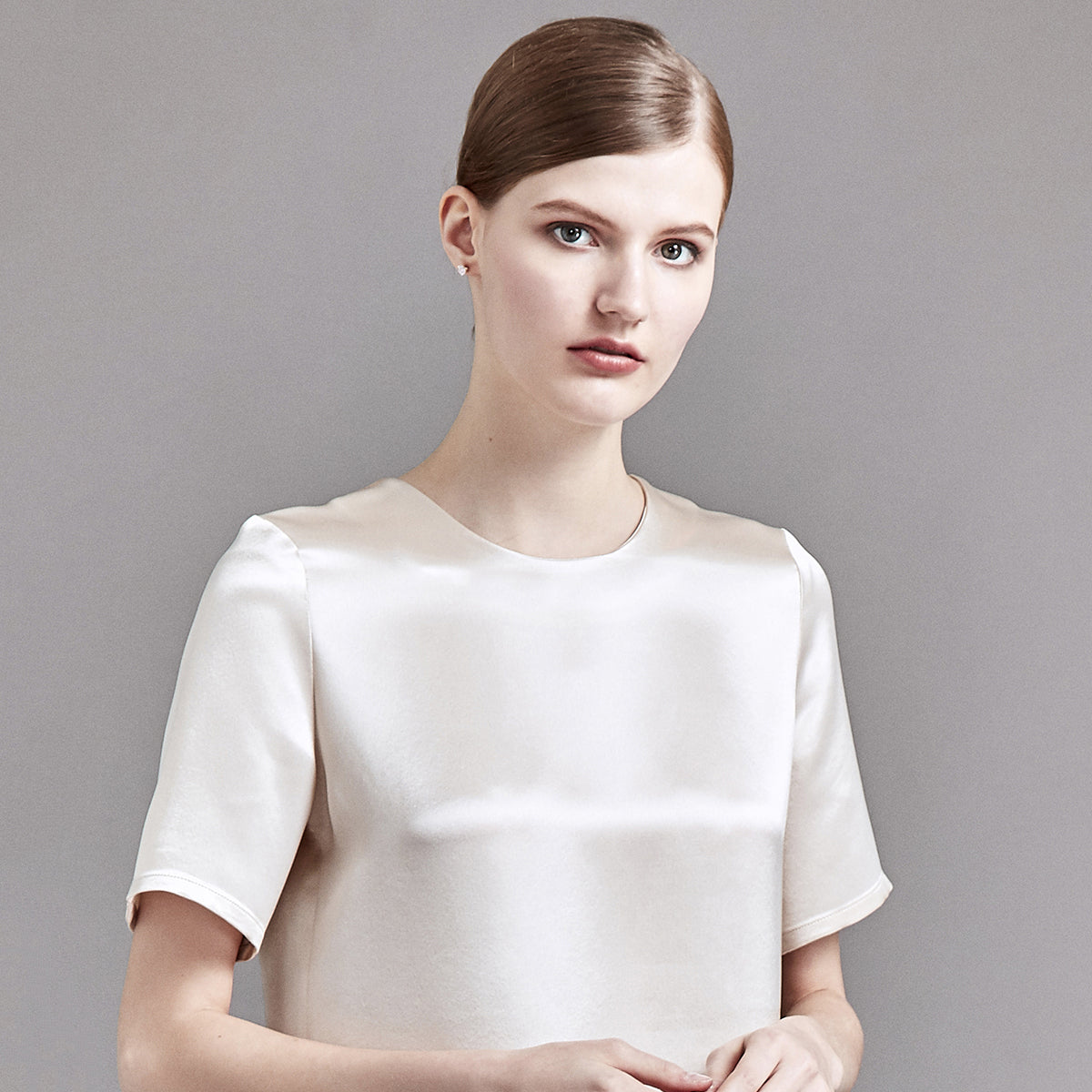 22 Momme Women's Round Neck Basic Silk T-Shirt - Image 6